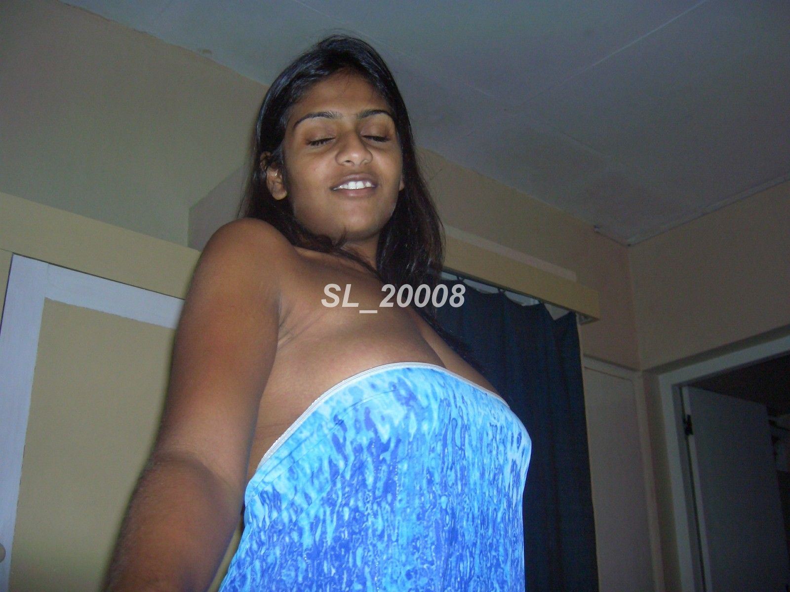 Sri lanka yang girls boobs kuva